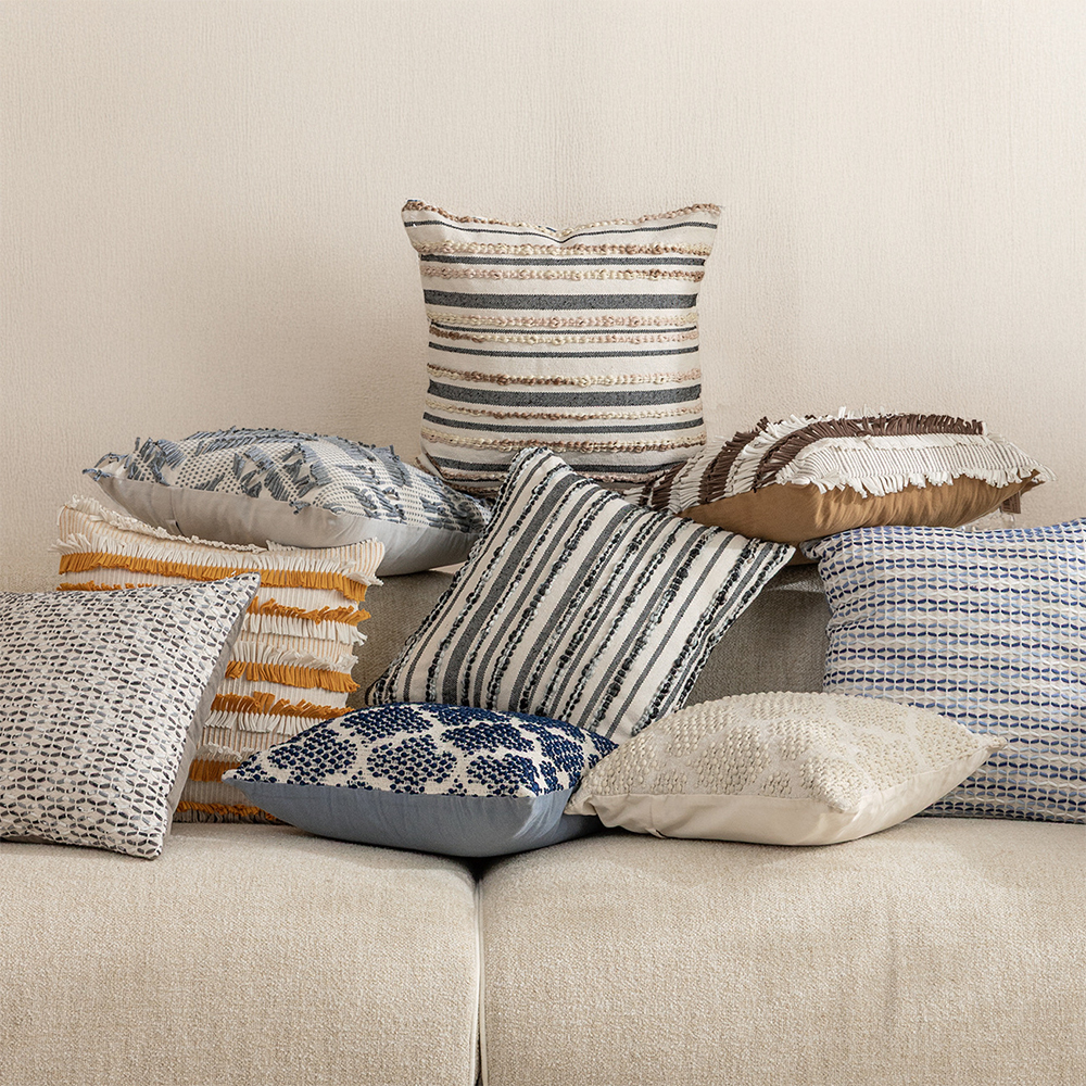 Decoratief kussen met getextureerd touwversiering